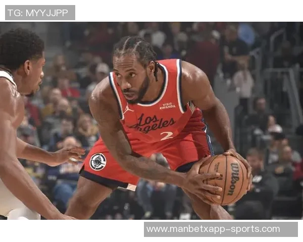 莱昂纳德状态低迷17投7中仅得18分5篮板正负值创赛季新低